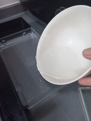 在蒸锅中加入水
