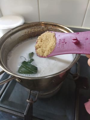 加入2汤匙砂糖
