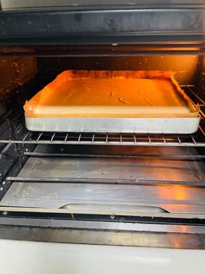 Preheat the oven in advance, put it in the middle layer, and bake at 160℃ for 20 minutes. Observe it at about 14 minutes. If it is over-colored, cover it with tin foil (because the oven temperament is different, it can be adjusted flexibly).