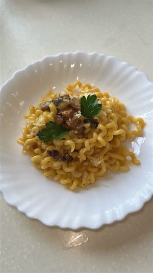 Una vez listo, decora con más queso y ¡disfruta!