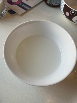 Una vez cocida, escurra la pasta y reserve un poco de agua de la pasta (aproximadamente 1/4 de taza).