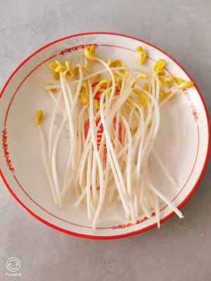30 grams of prepared bean sprouts.