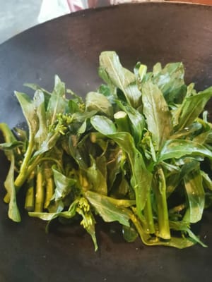 lalu masuk Kan sayur joisam, tambahkan (sedikit air)