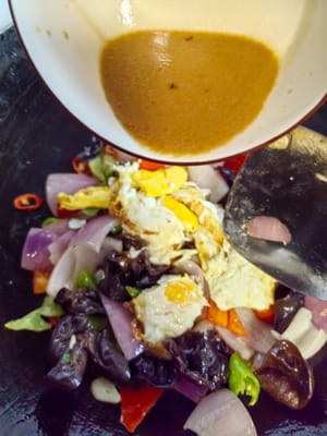 Add the prepared eggs and ingredients, stir-fry quickly, and prepare to serve.