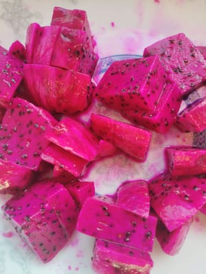 Wash and peel the dragon fruit. Put the dragon fruit peel in 500 grams of water and boil it.