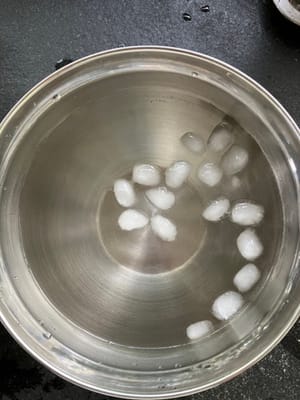 准备一碗冰水