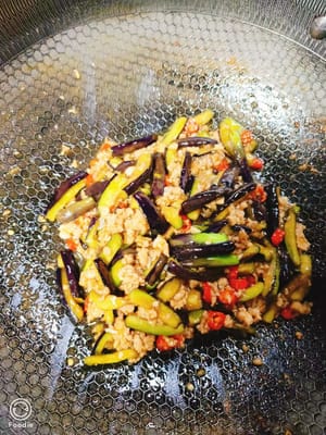 Terakhir, tumis dengan api besar hingga bumbu merata.