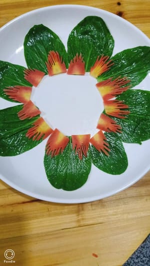 Coloque las rodajas de zanahoria en el plato en orden.