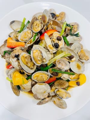 Non-spicy:
First, serve half of the non-spicy clams to those who cannot tolerate spicy food.