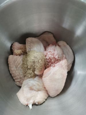 dann würzen (Salz, Pfeffer und 1/2 Teelöffel Hühnerbrühepulver)