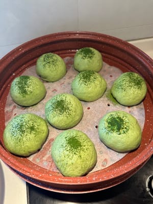 発酵が終わったら、沸騰したお湯で15分間蒸らします。その後、火を止めてさらに3分間蒸らします。