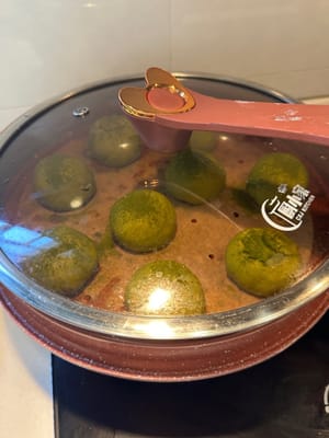 暖かい場所で少なくとも1時間、または1.5倍の大きさになるまで発酵させます。