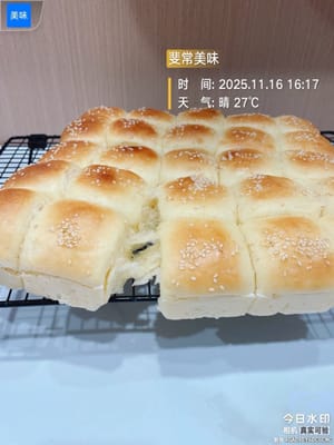 Dieses Kokosmilchbrot ist so lecker, dieses Mal habe ich die Oberfläche mit Sesamkörnern verziert.