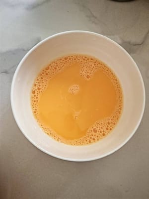 Tambahkan garam secukupnya agar cepat larut.