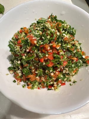 Pendant ce temps, mettez tous les ingrédients de la vinaigrette dans un mixeur.