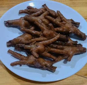 불에서 내리고 물기를 빼고 식힙니다.