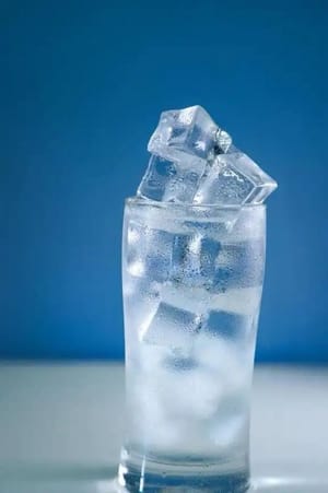 Environ 220 ml d'eau glacée