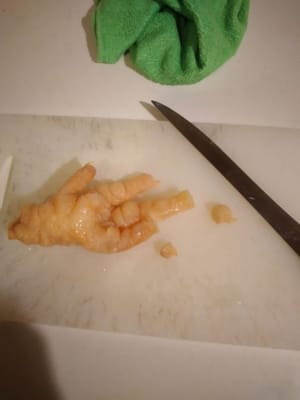 Boil chicken feet with ginger and salt for 5 mins.cut off claws and  wash clean and drain.