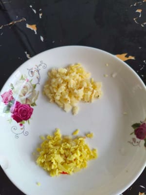 薑蒜切末。