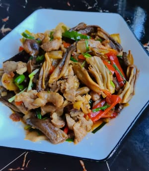 A dish of stir-fried pork with antler mushroom is ready. Enjoy it!
