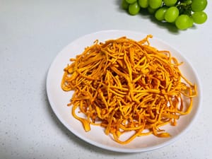 Wash the Cordyceps flowers and set aside.