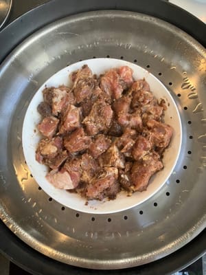 将排骨放入蒸锅上，大火蒸15分钟即可。
