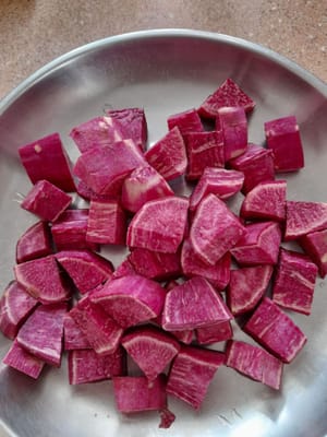 I restanti 200 g di patata dolce viola, tagliati a quadratini