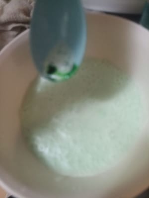 加入几滴香兰调味料
