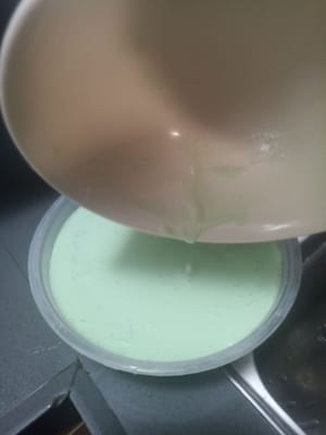 接下来的5分钟后，取出，加入最后一碗塔拉姆混合物。我这里分三个阶段进行，这样可以快速烹饪，然后再煮20分钟，然后再煮最后一碗。