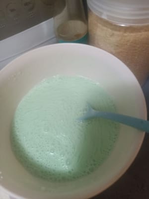 搅拌直到所有面粉都变成液体，如有必要，可以筛一下。