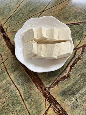 Tofu dividido en 8 porciones
