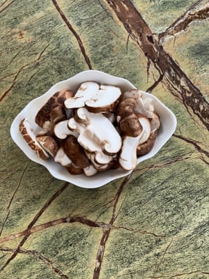 Champiñón cortado en trozos