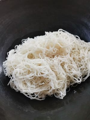 puis mettre les vermicelles de riz