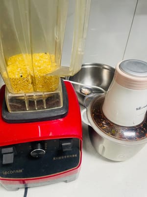 Put the fried rice, cornmeal, and glutinous rice into a food processor and grind them into a coarse powder. Don't grind it too finely (not as fine as glutinous rice flour or cornstarch). It tastes better with a bit of texture.