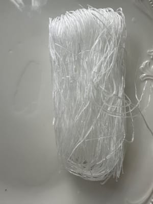 200 gramos de fideos, remojar durante 10 minutos.