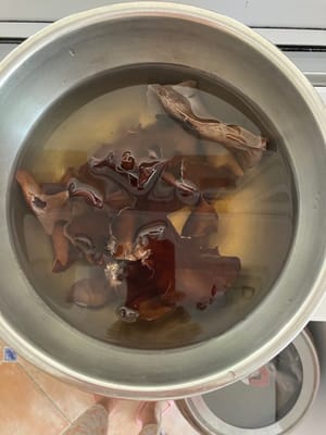 Fungus washed and soak for 20 minutes