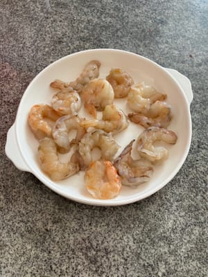 Shrimps (each cuts into 3 pieces)