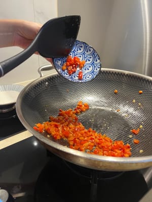 再倒入指天椒