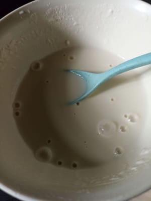 Nachdem das gesamte Mehl gleichmäßig geschmolzen ist