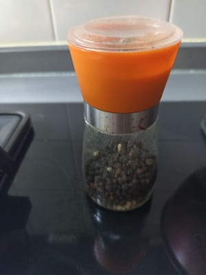 2 cuillères à café de poivre noir