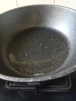 Ajouter 5 cuillères à soupe d'huile