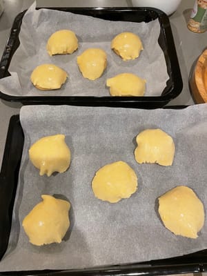 Cuando esté listo, precalienta el horno a 180 grados y luego mételo al horno.