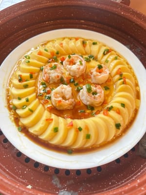 마지막으로 일본식 계란찜 위에 소스를 부어주면 완성! 밥과 함께 맛있게 드세요!