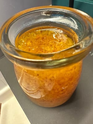 Una vez que la miel de Osmanthus se haya enfriado, guárdela en recipientes y déjela en el refrigerador.