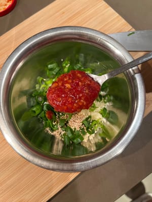 Ajouter la sauce chili à l'ail