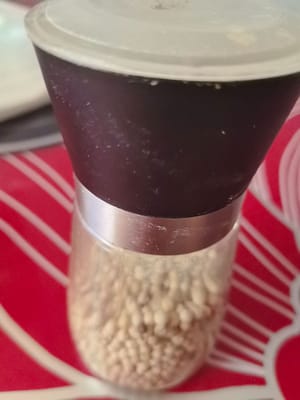 5 grams of freshly ground pepper