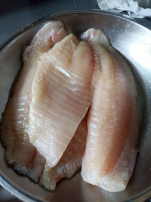 將所有醃料香料均勻塗抹。