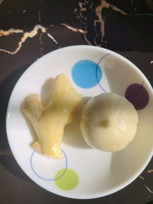 Je 15 Gramm Ingwer und Knoblauch