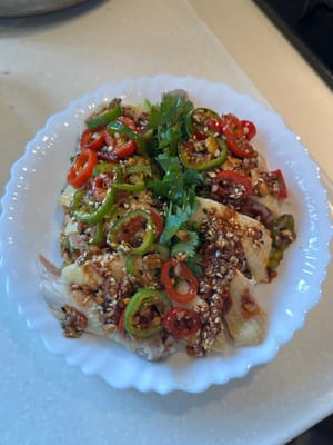 Tuangkan saus ke dalam ayam dan selesai!