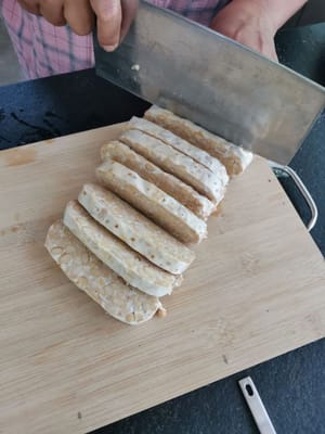템페를 두께 1cm로 자르세요.